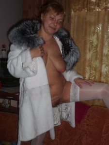 Зрелая русская женщина в чулках