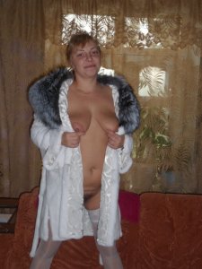 Зрелая русская женщина в чулках